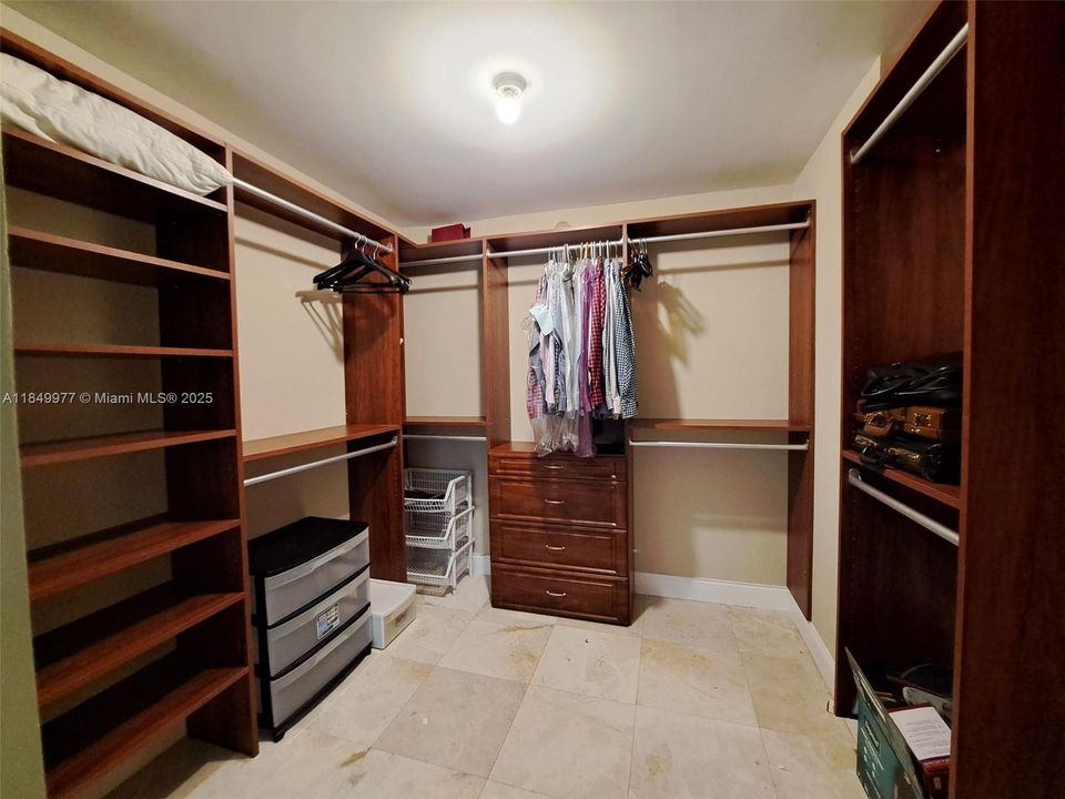 На продажу: $389,900 (2 спален, 2 ванн, 1430 Квадратных фут)