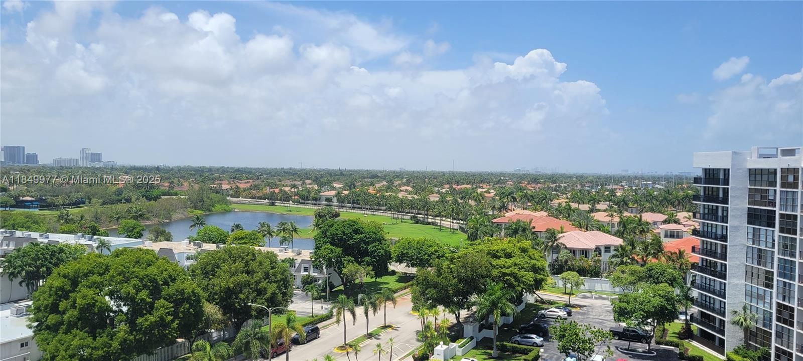 На продажу: $389,900 (2 спален, 2 ванн, 1430 Квадратных фут)