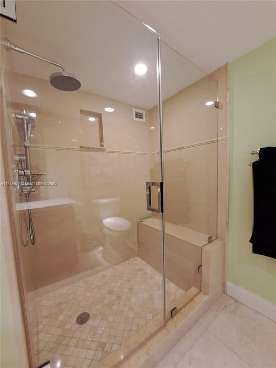 На продажу: $389,900 (2 спален, 2 ванн, 1430 Квадратных фут)