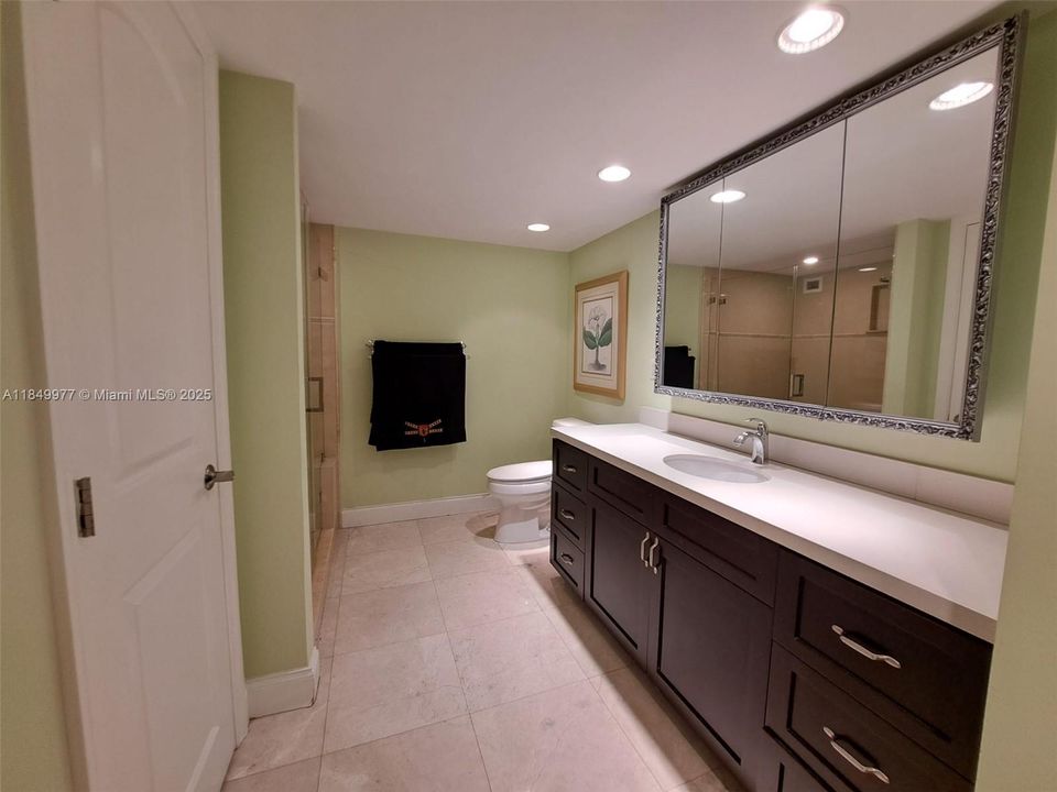 На продажу: $389,900 (2 спален, 2 ванн, 1430 Квадратных фут)