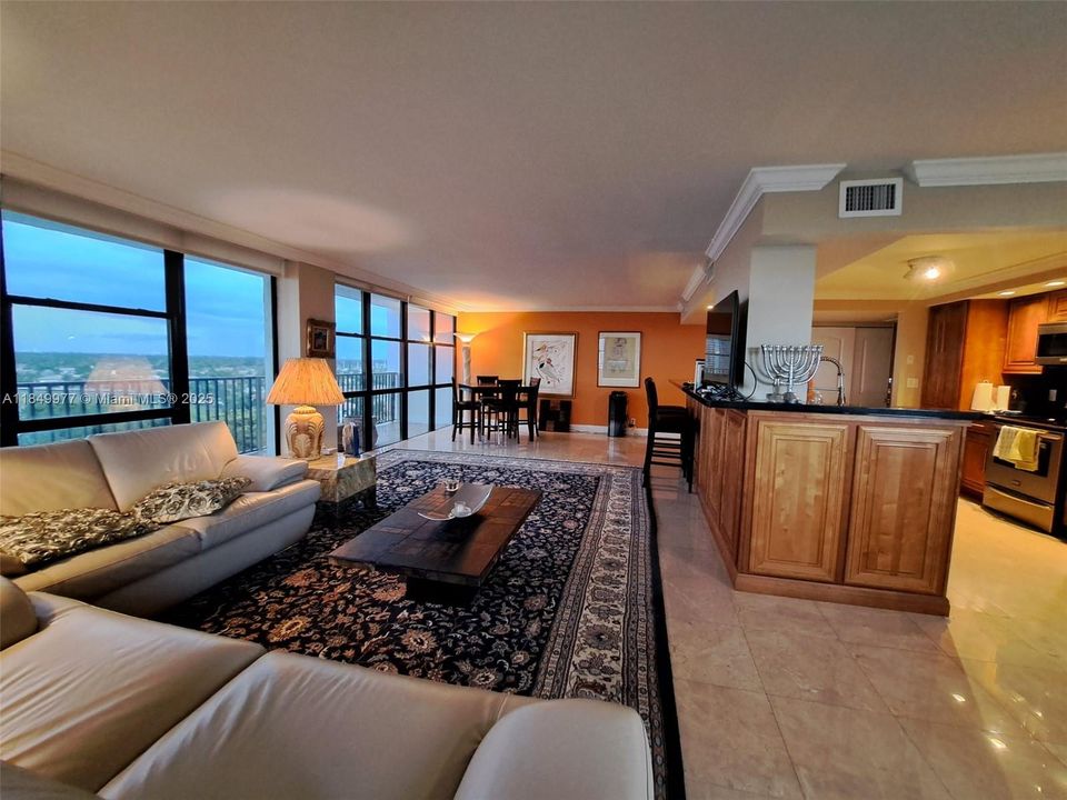 На продажу: $389,900 (2 спален, 2 ванн, 1430 Квадратных фут)