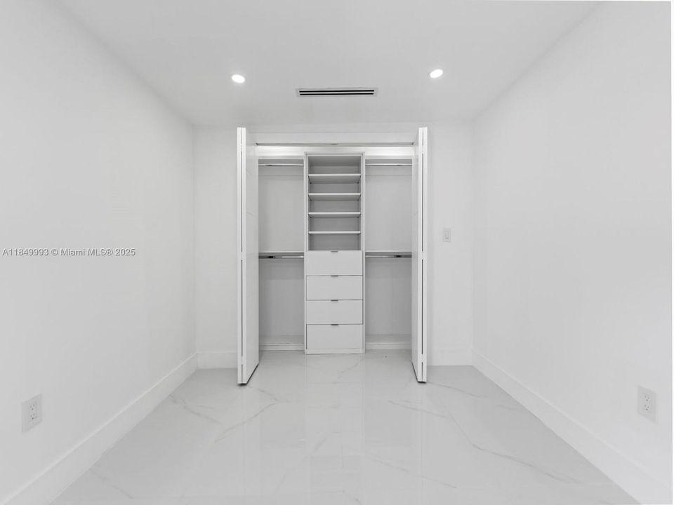 For Sale: $1,499,999 (0 beds, 0 baths, 2494 Square Feet)