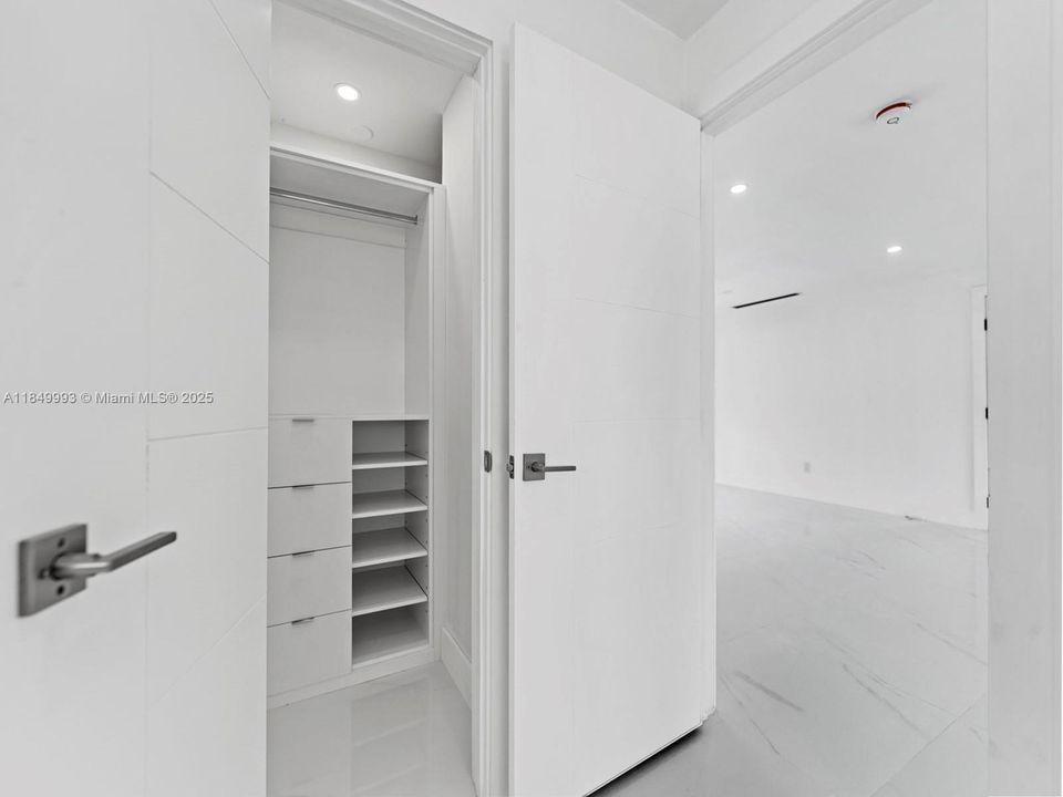 For Sale: $1,499,999 (0 beds, 0 baths, 2494 Square Feet)