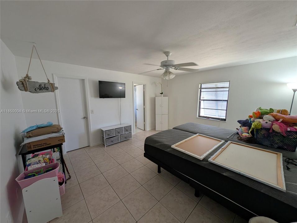 For Sale: $950,000 (0 beds, 0 baths, 2400 Square Feet)