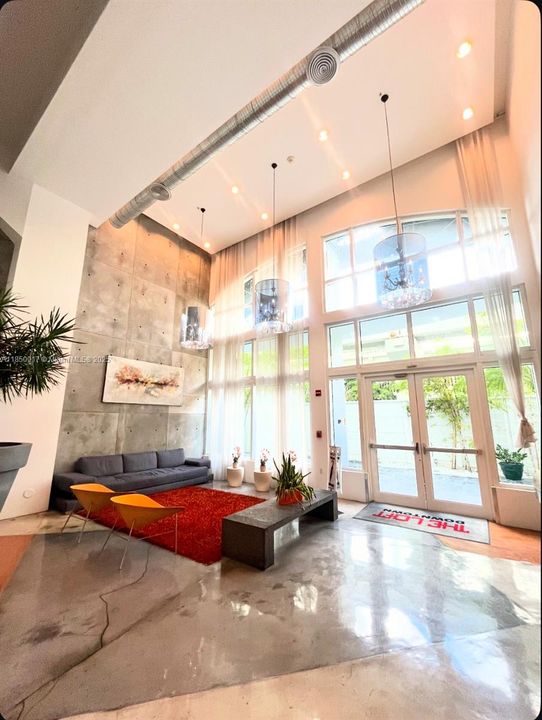 Recently Sold: $295,000 (1 beds, 1 baths, 685 Square Feet)