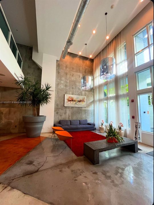 Recently Sold: $295,000 (1 beds, 1 baths, 685 Square Feet)