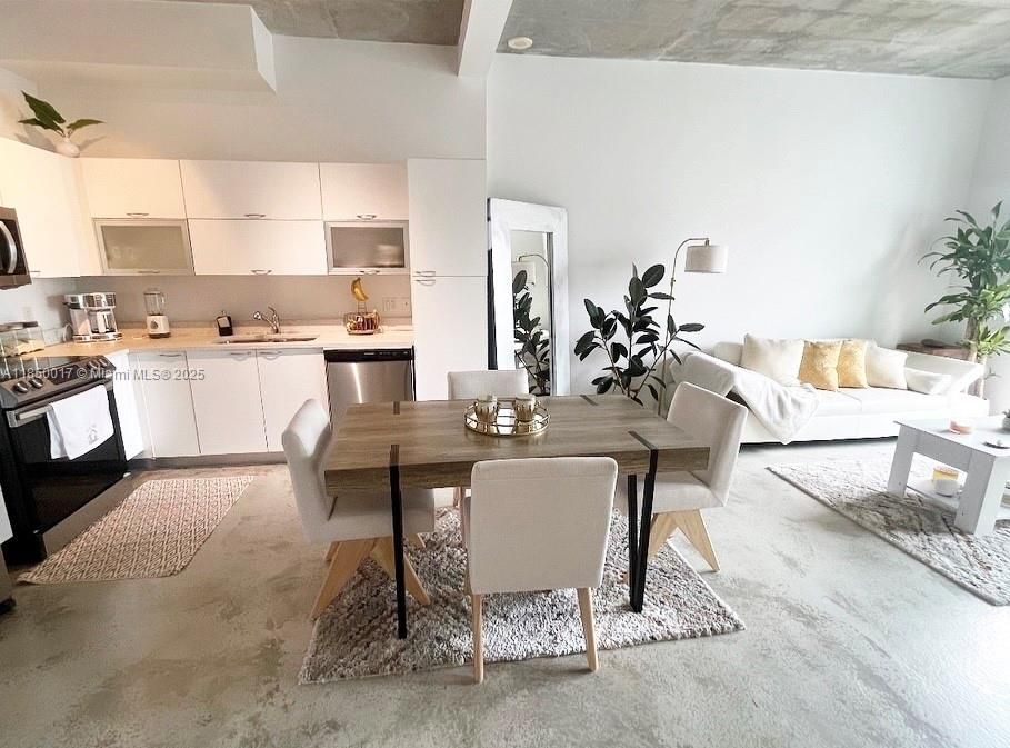 Recently Sold: $295,000 (1 beds, 1 baths, 685 Square Feet)