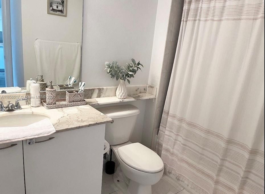 Recently Sold: $295,000 (1 beds, 1 baths, 685 Square Feet)