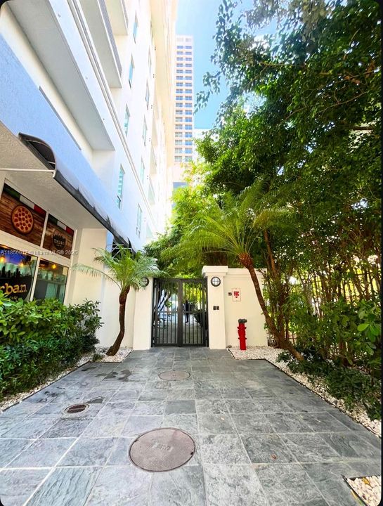 Recently Sold: $295,000 (1 beds, 1 baths, 685 Square Feet)