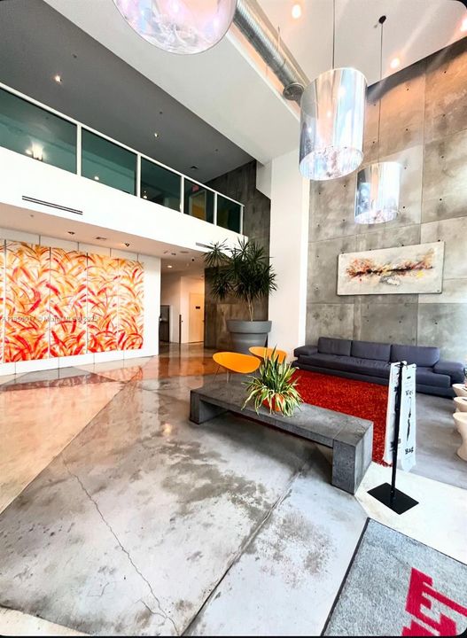 Recently Sold: $295,000 (1 beds, 1 baths, 685 Square Feet)