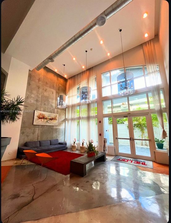 Recently Sold: $295,000 (1 beds, 1 baths, 685 Square Feet)