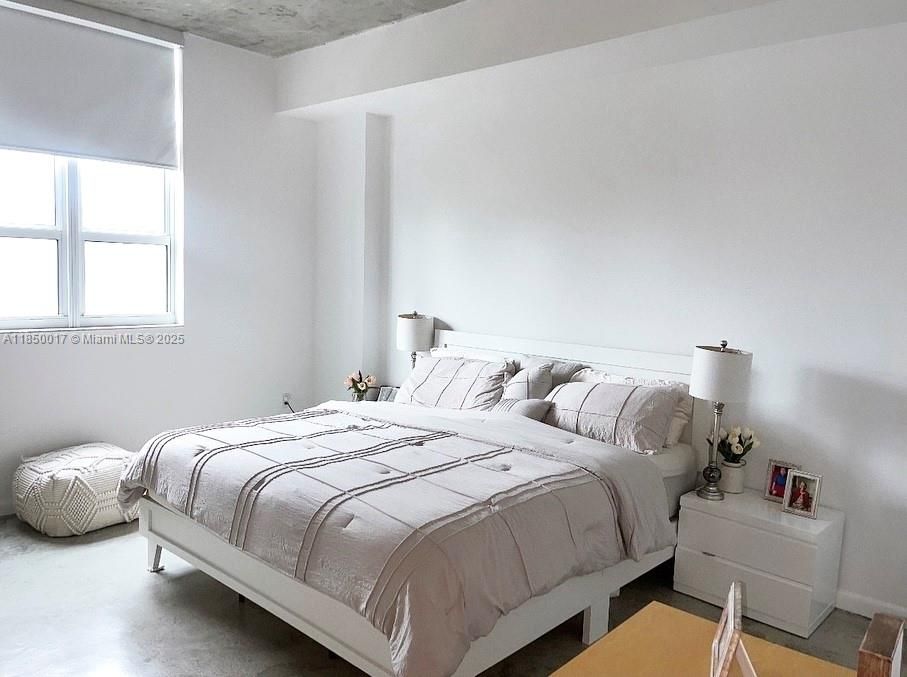 Recently Sold: $295,000 (1 beds, 1 baths, 685 Square Feet)