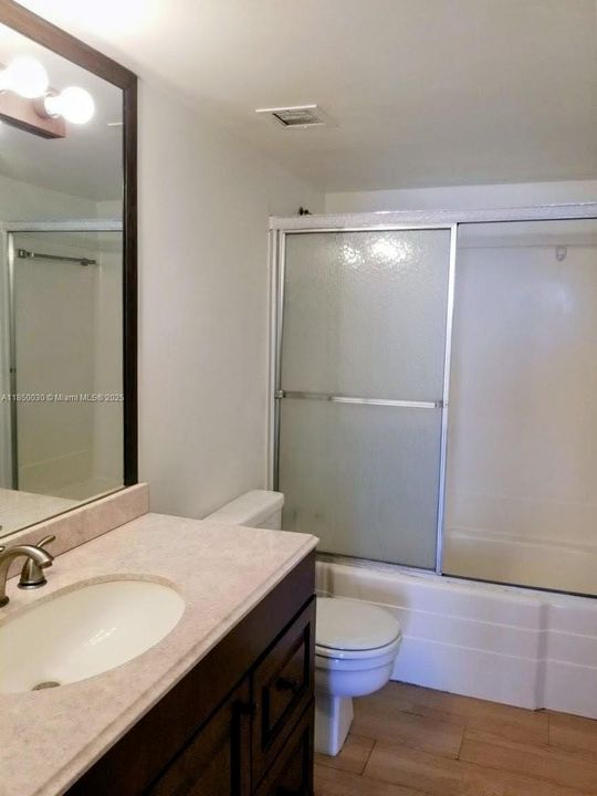 For Sale: $177,000 (1 beds, 1 baths, 740 Square Feet)