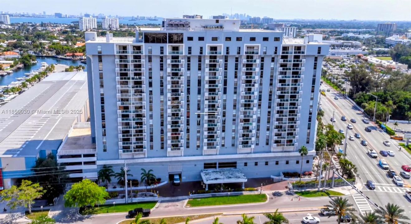 For Sale: $177,000 (1 beds, 1 baths, 740 Square Feet)