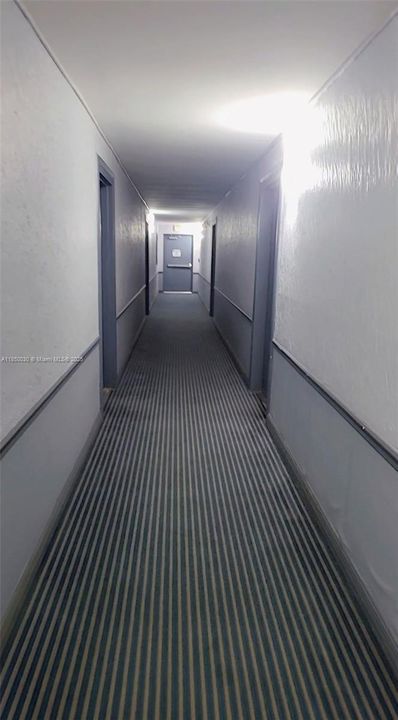 For Sale: $177,000 (1 beds, 1 baths, 740 Square Feet)