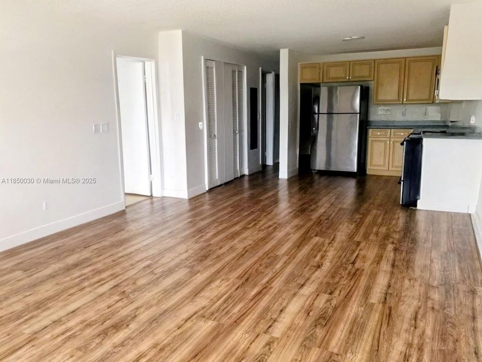 For Sale: $177,000 (1 beds, 1 baths, 740 Square Feet)