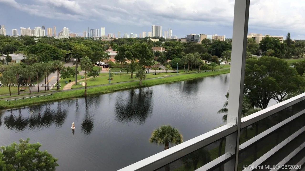 For Sale: $178,000 (1 beds, 1 baths, 790 Square Feet)