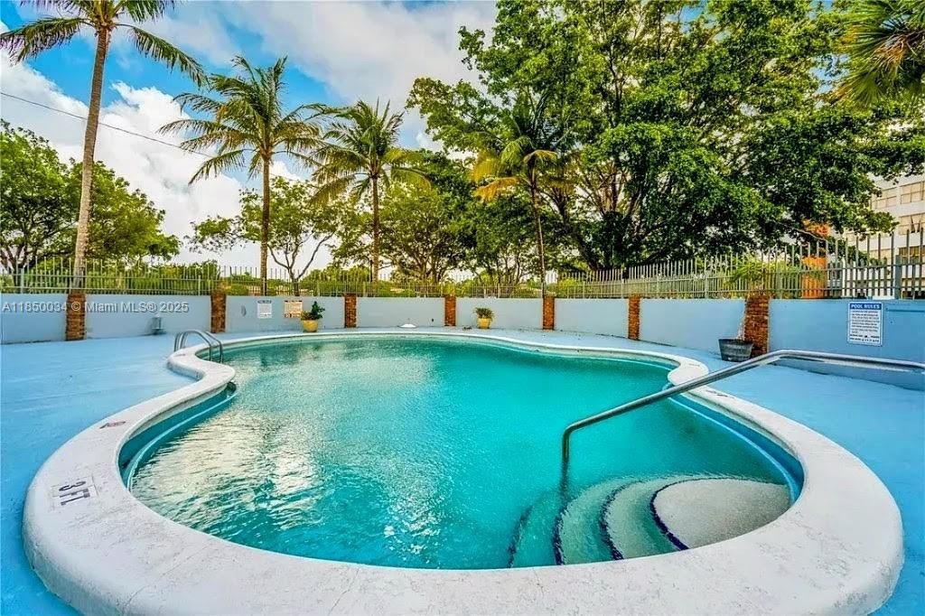 For Sale: $178,000 (1 beds, 1 baths, 790 Square Feet)