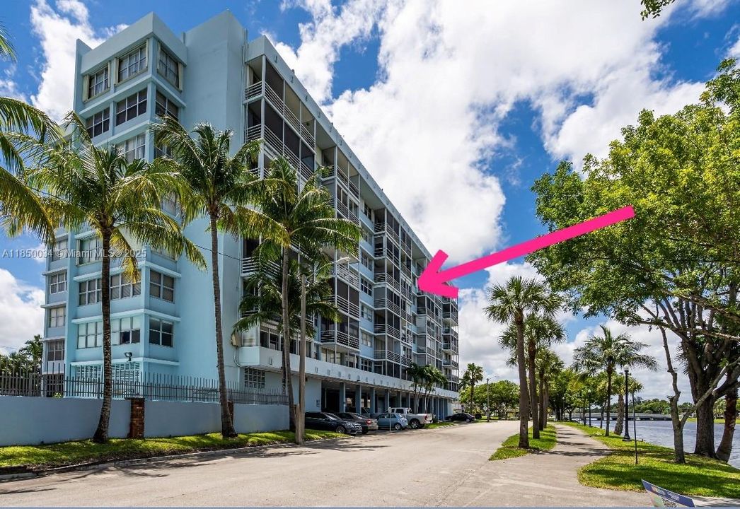 For Sale: $178,000 (1 beds, 1 baths, 790 Square Feet)