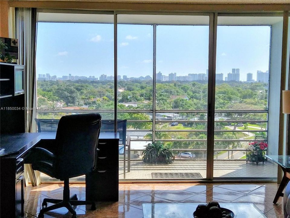 For Sale: $178,000 (1 beds, 1 baths, 790 Square Feet)