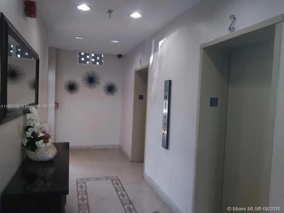 For Sale: $178,000 (1 beds, 1 baths, 790 Square Feet)