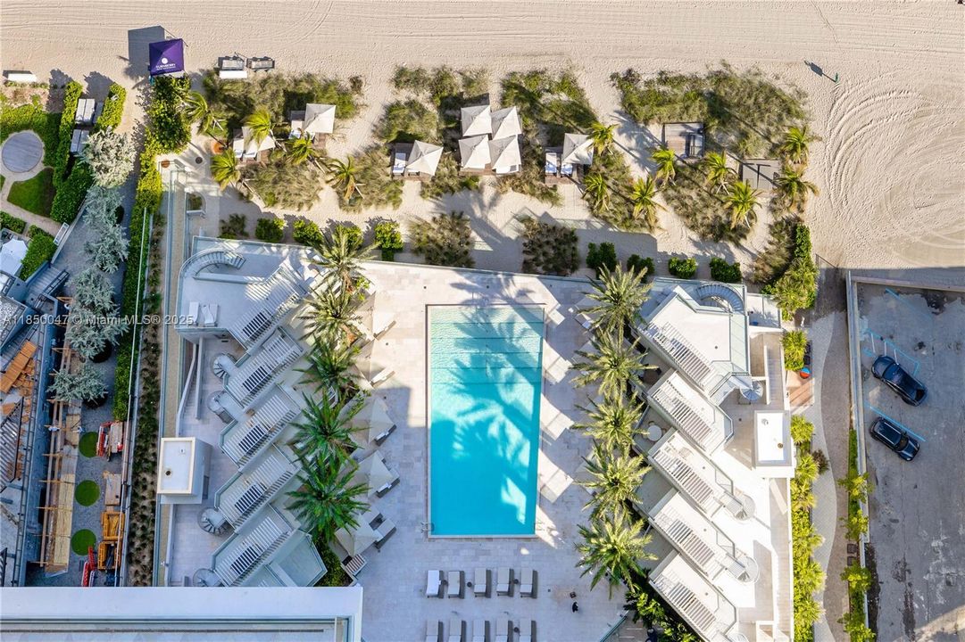 Active With Contract: $6,899,999 (4 beds, 5 baths, 3625 Square Feet)