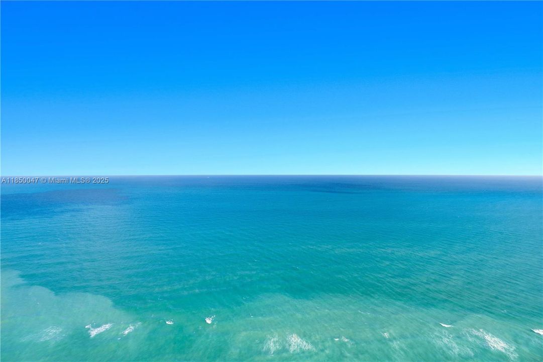 Active With Contract: $6,899,999 (4 beds, 5 baths, 3625 Square Feet)