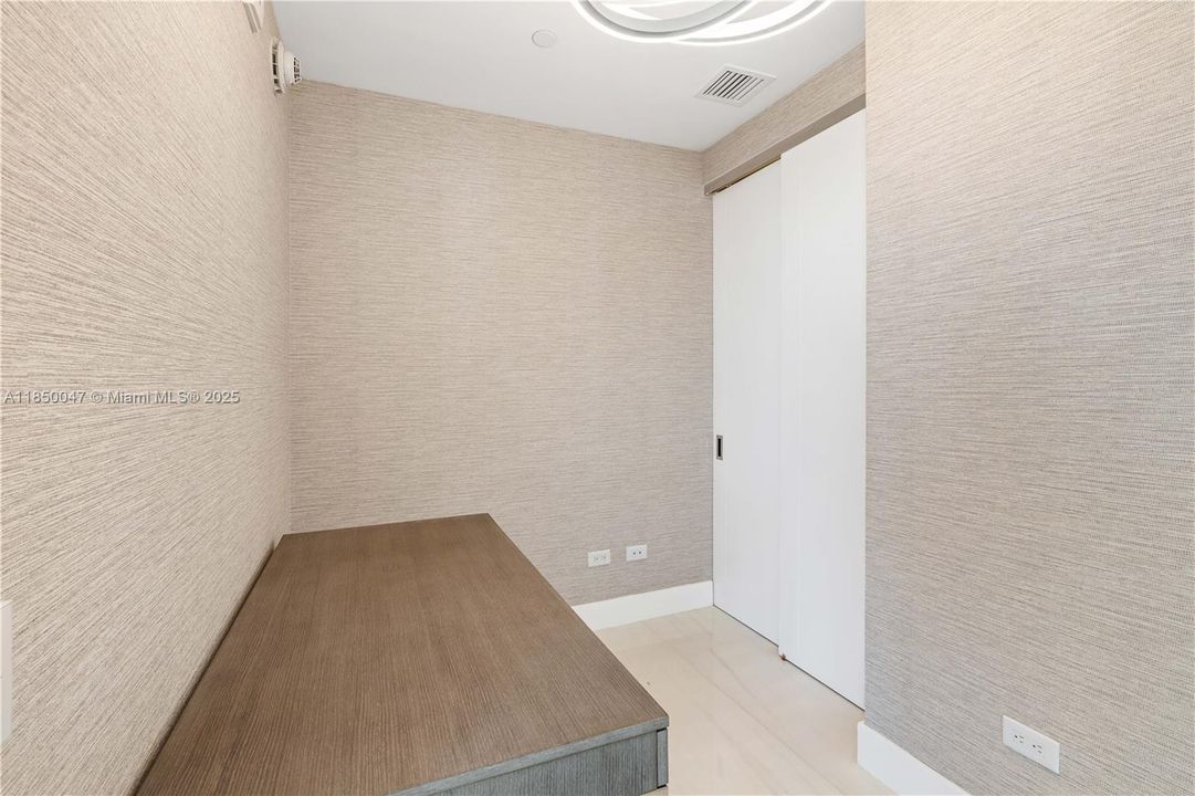 Active With Contract: $6,899,999 (4 beds, 5 baths, 3625 Square Feet)