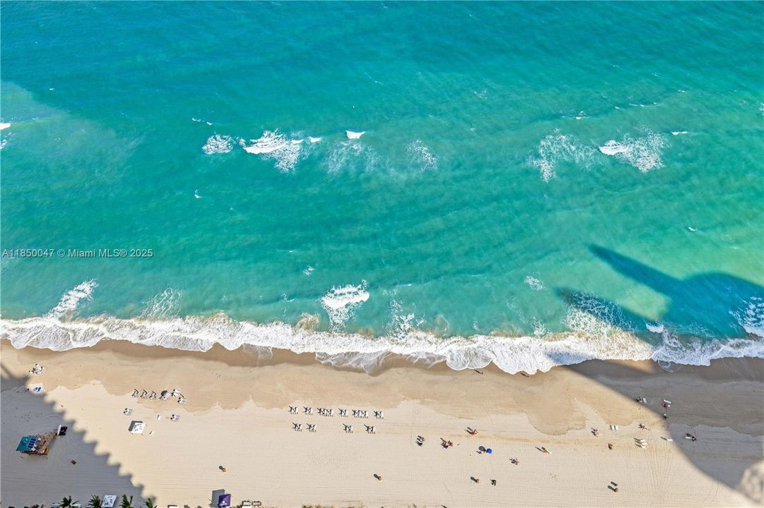 Active With Contract: $6,899,999 (4 beds, 5 baths, 3625 Square Feet)