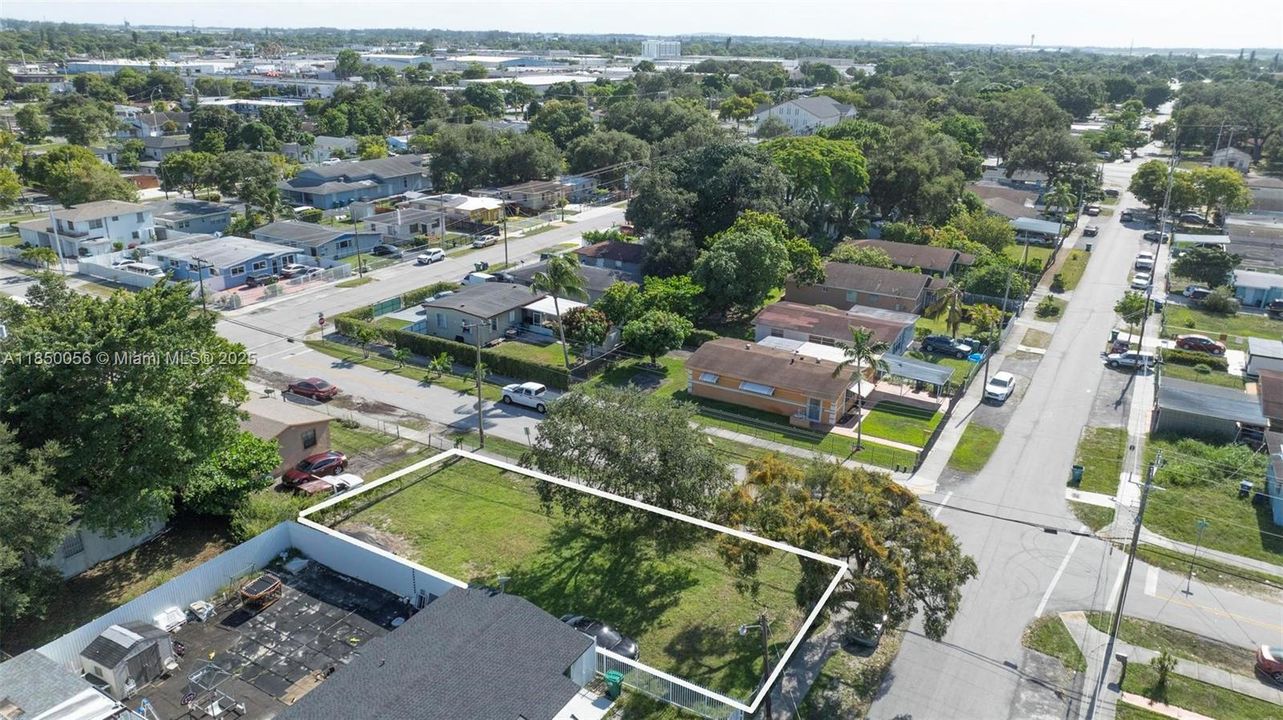 Под контрактом: $200,000 (0.11 acres)