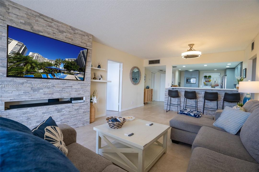 На продажу: $349,000 (2 спален, 2 ванн, 1400 Квадратных фут)