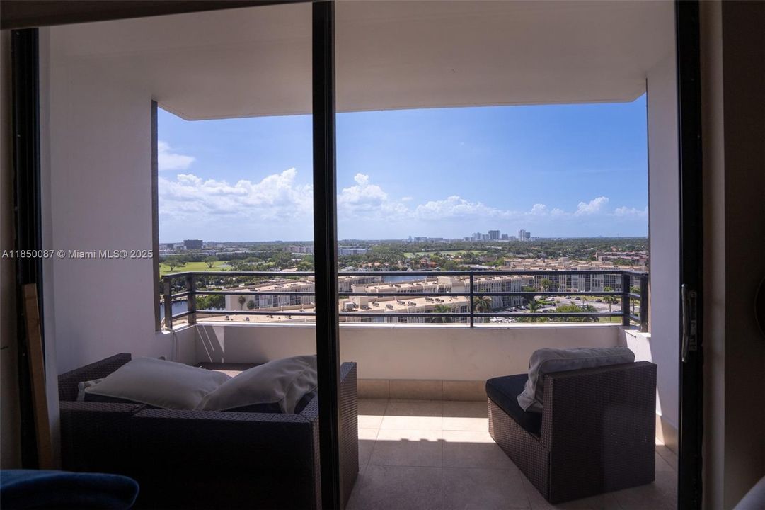 На продажу: $349,000 (2 спален, 2 ванн, 1400 Квадратных фут)