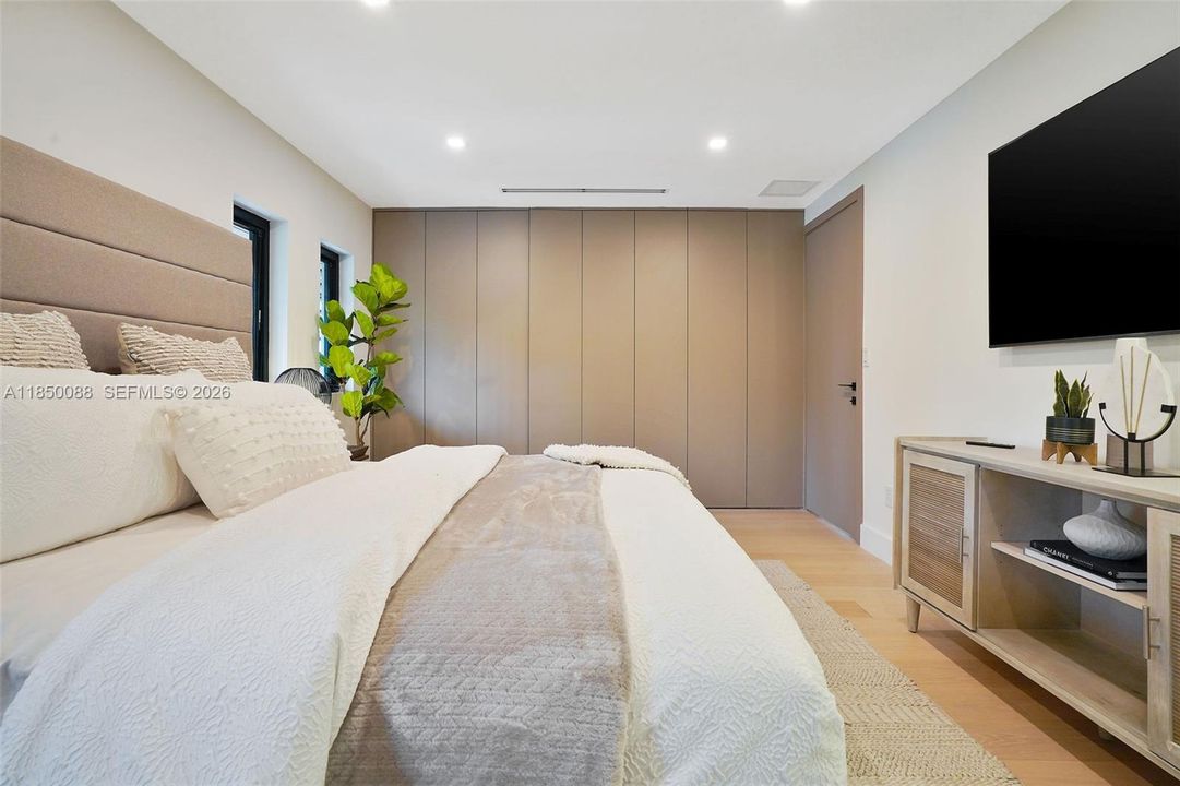 В аренду: $45,000 (5 спален, 6 ванн, 3955 Квадратных фут)