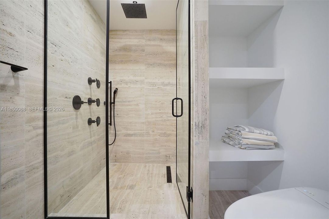 В аренду: $45,000 (5 спален, 6 ванн, 3955 Квадратных фут)