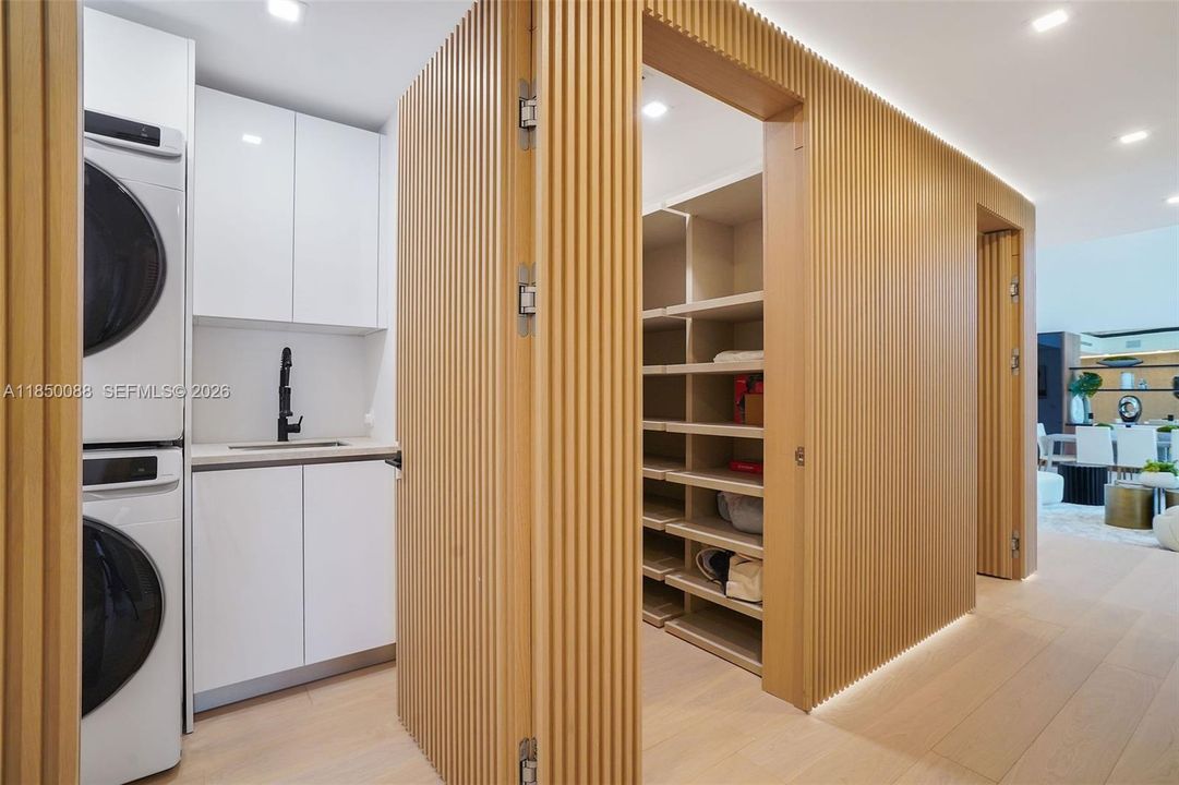 В аренду: $45,000 (5 спален, 6 ванн, 3955 Квадратных фут)