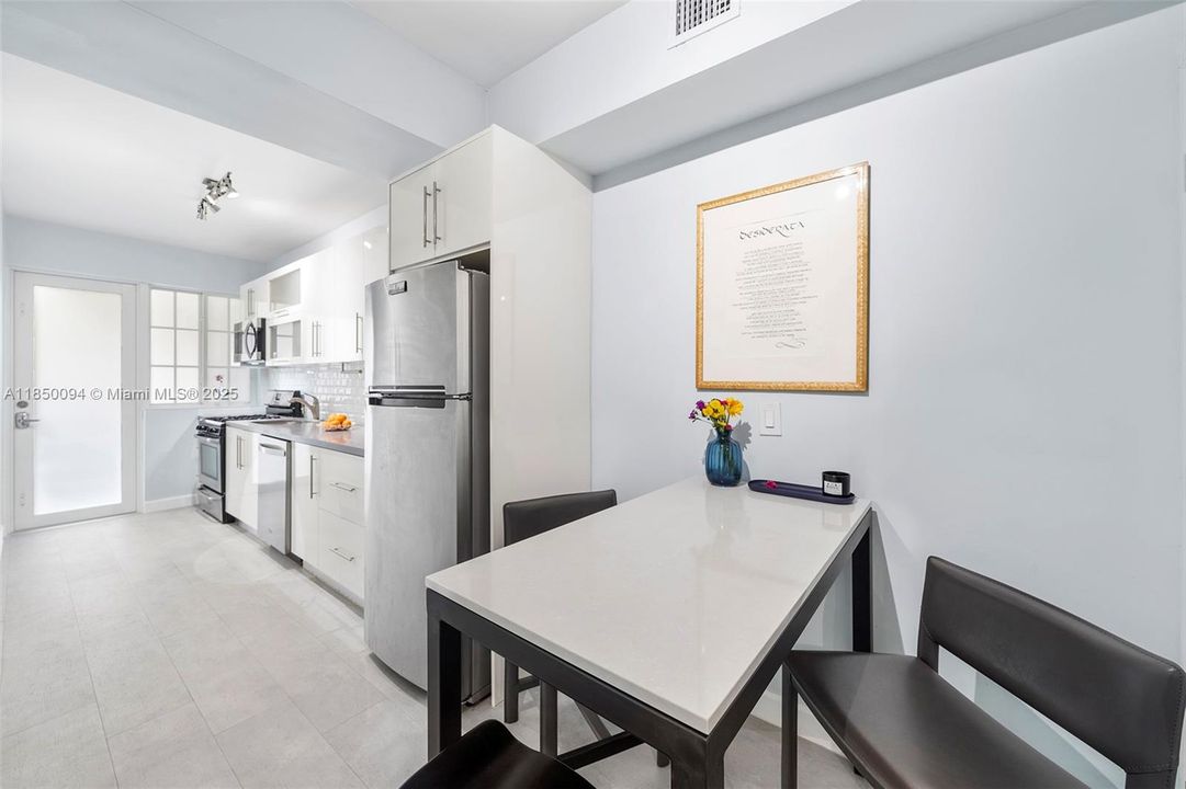 待售: $585,000 (2 贝兹, 2 浴室, 920 平方英尺)