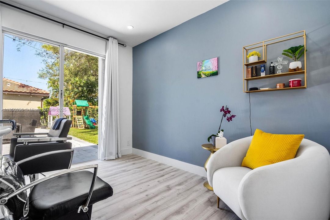 Vendido Recientemente: $720,000 (4 camas, 2 baños, 2051 Pies cuadrados)