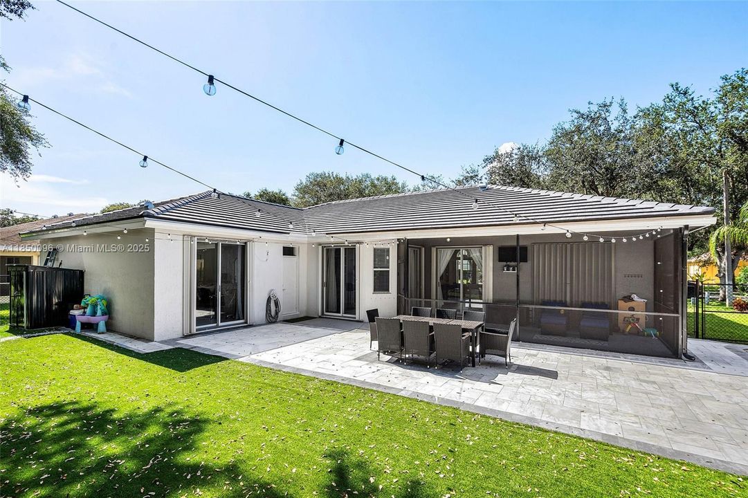 Vendido Recientemente: $720,000 (4 camas, 2 baños, 2051 Pies cuadrados)