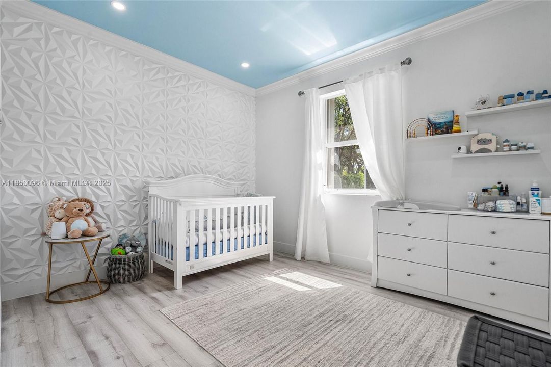 Vendido Recientemente: $720,000 (4 camas, 2 baños, 2051 Pies cuadrados)