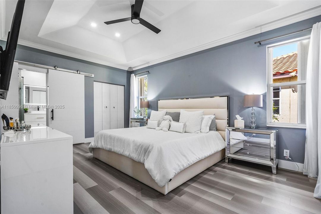 Vendido Recientemente: $720,000 (4 camas, 2 baños, 2051 Pies cuadrados)