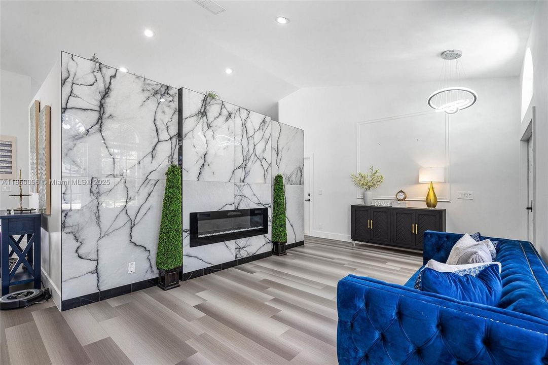 Vendido Recientemente: $720,000 (4 camas, 2 baños, 2051 Pies cuadrados)