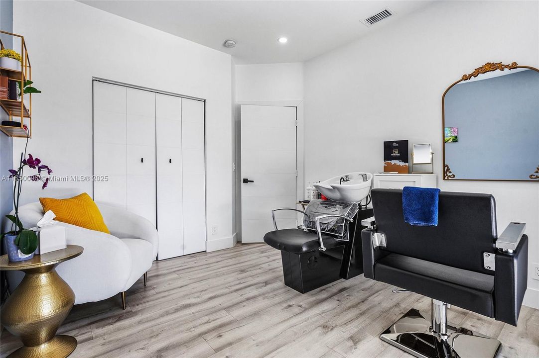 Vendido Recientemente: $720,000 (4 camas, 2 baños, 2051 Pies cuadrados)