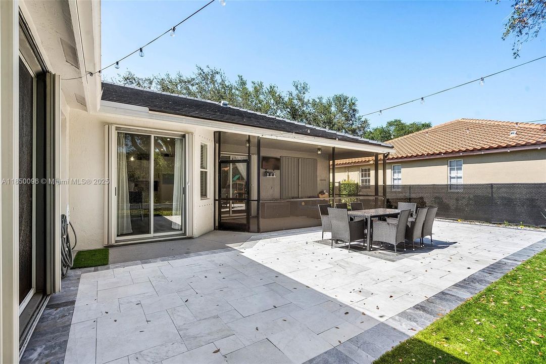 Vendido Recientemente: $720,000 (4 camas, 2 baños, 2051 Pies cuadrados)