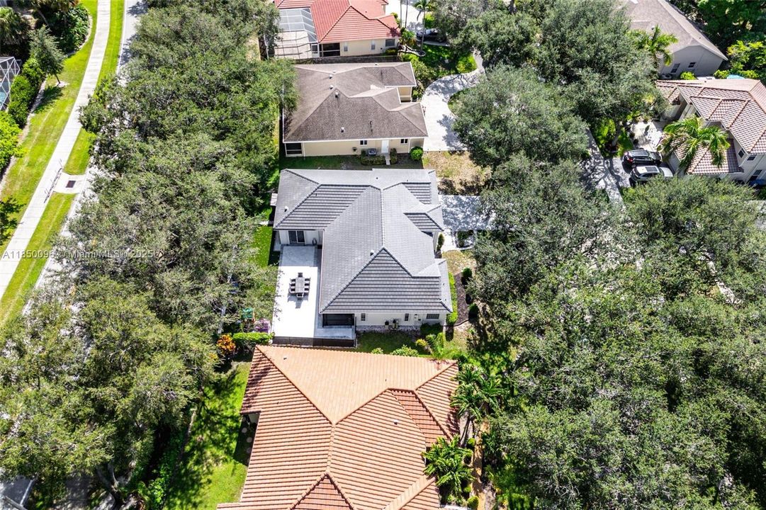 Vendido Recientemente: $720,000 (4 camas, 2 baños, 2051 Pies cuadrados)