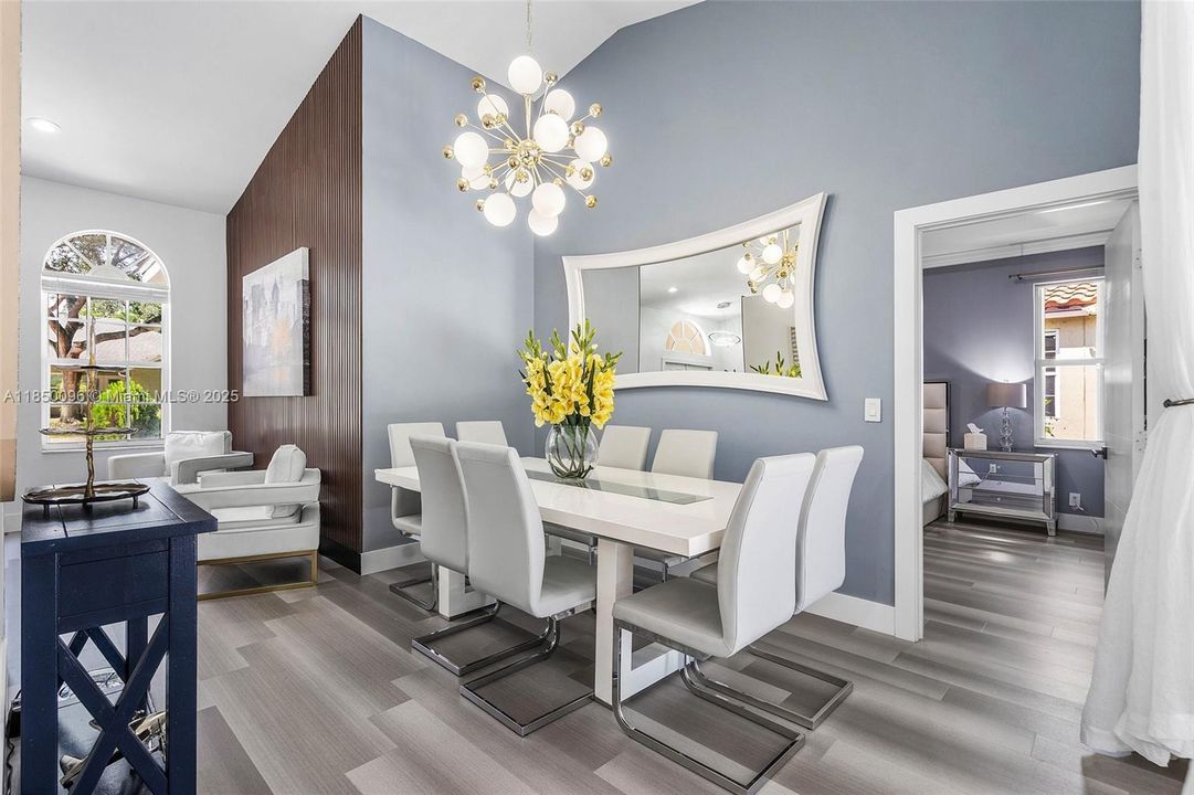 Vendido Recientemente: $720,000 (4 camas, 2 baños, 2051 Pies cuadrados)