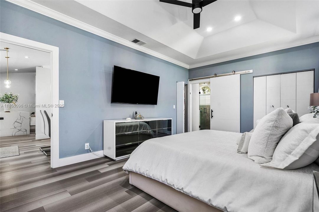 Vendido Recientemente: $720,000 (4 camas, 2 baños, 2051 Pies cuadrados)