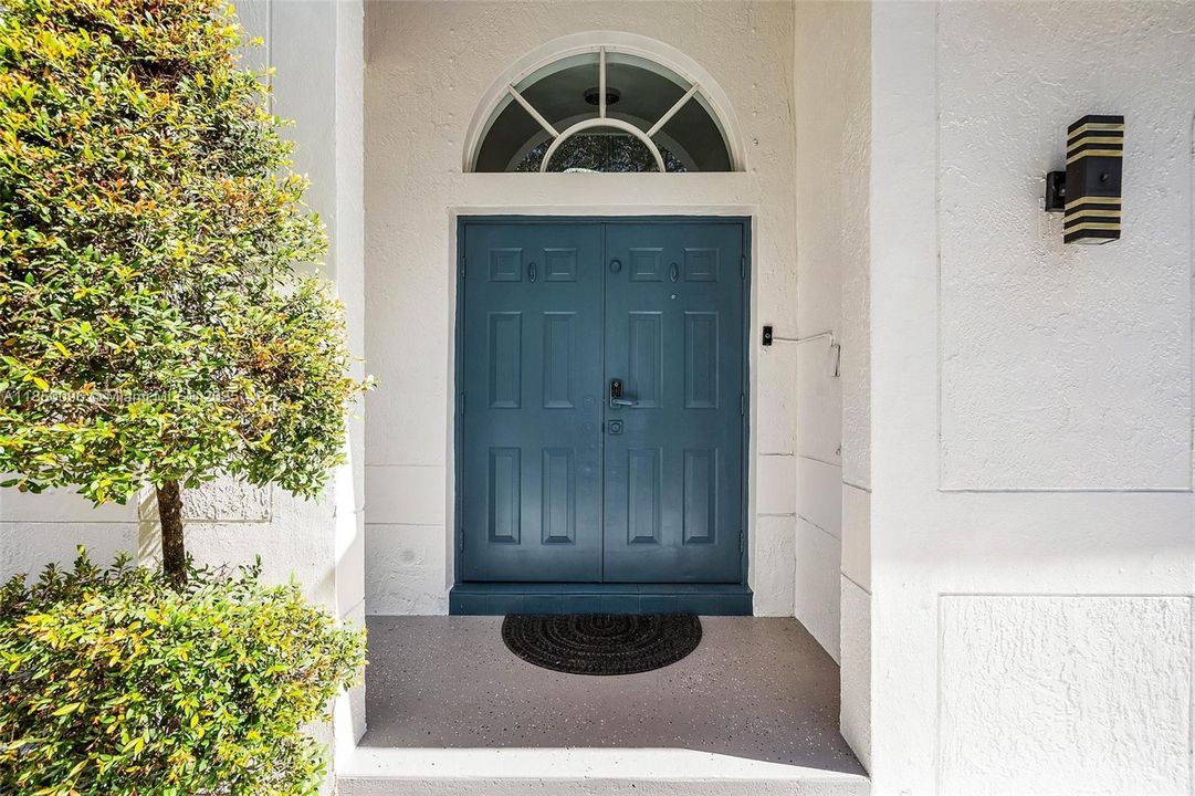 Vendido Recientemente: $720,000 (4 camas, 2 baños, 2051 Pies cuadrados)