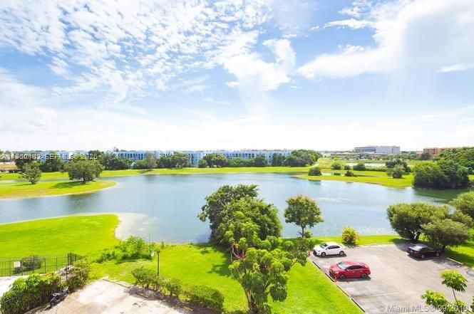 For Sale: $215,000 (1 beds, 1 baths, 758 Square Feet)