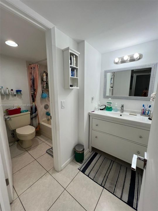 For Sale: $215,000 (1 beds, 1 baths, 758 Square Feet)