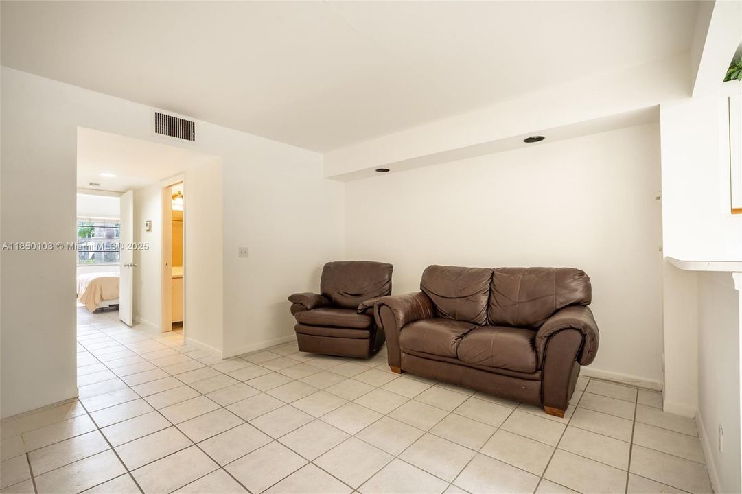 Vendido Recientemente: $117,000 (1 camas, 1 baños, 575 Pies cuadrados)